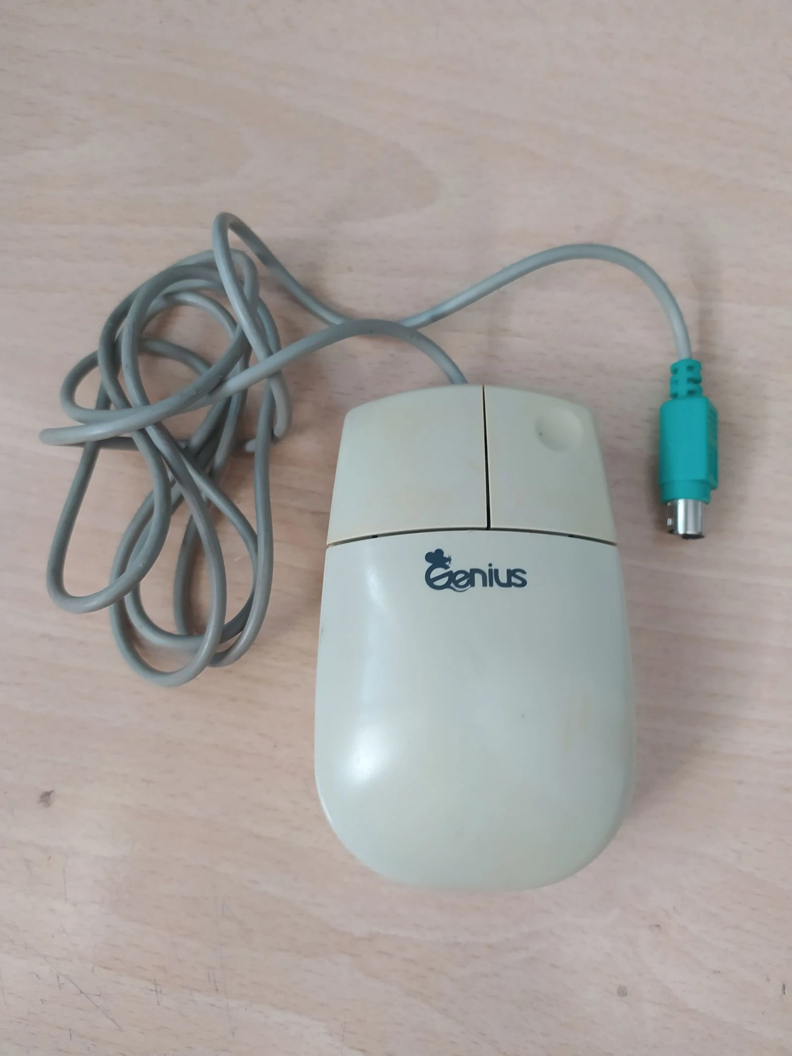 Ratón de ordenador Genius vintage.